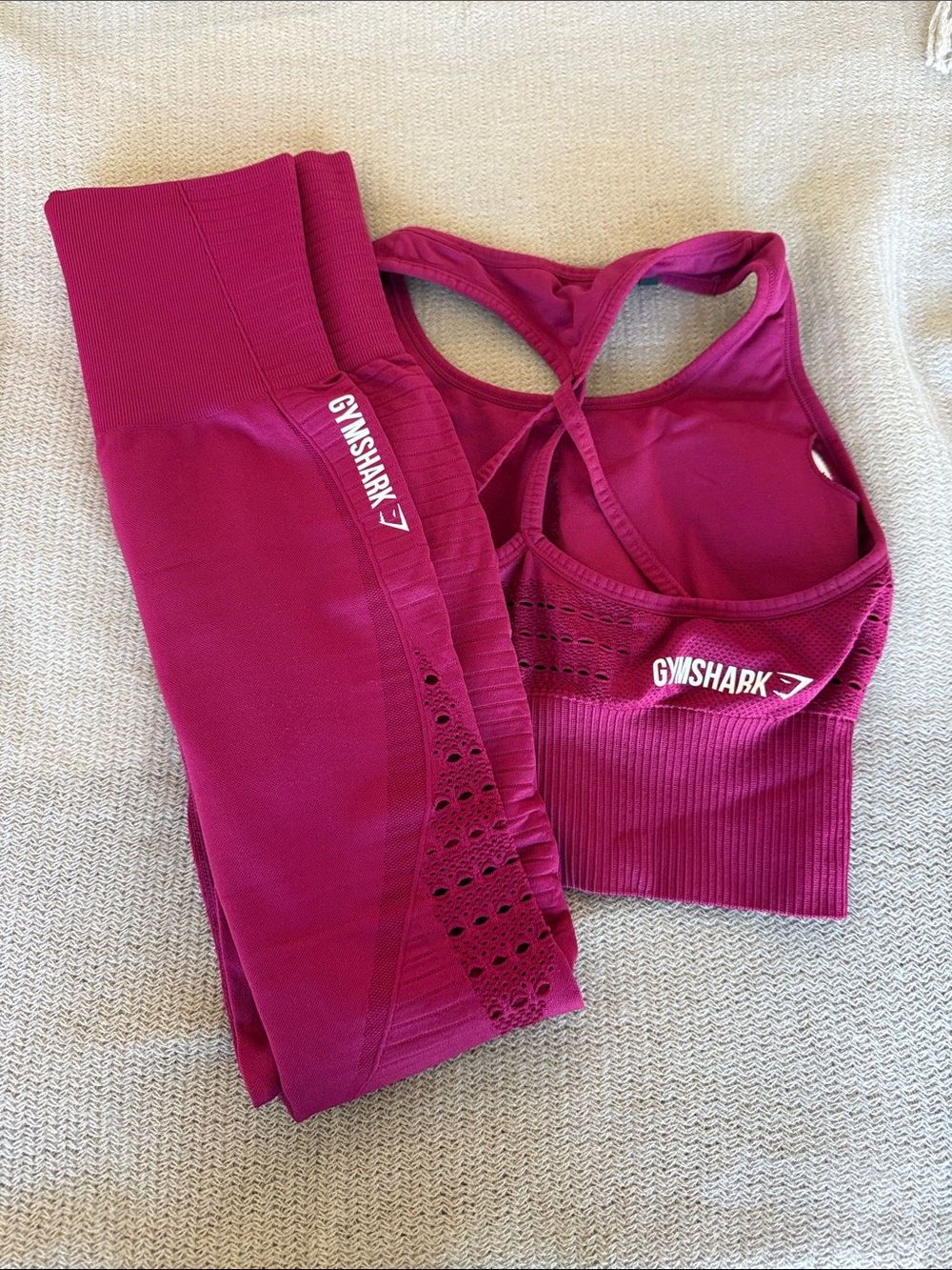 Gymshark Seamless Sports Bra and Leggings Set - Magenta